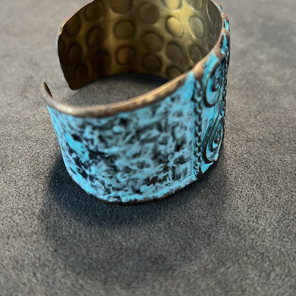 Handmade brass cuff - Picture 3 of 4